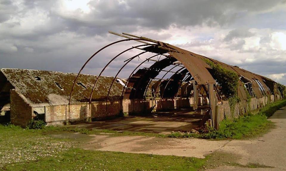 Here's how you can turn a rusty aircraft hangar into a $1.8 million super-sustainable home. Get creative. - House, Repair, Creative, Hangar, Longpost