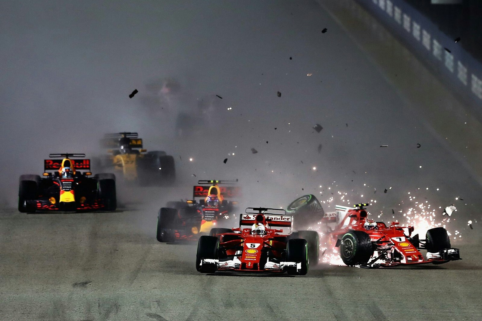 Formula 1. SINGAPORE GRAND PRIX 2017 - Crash, Formula 1