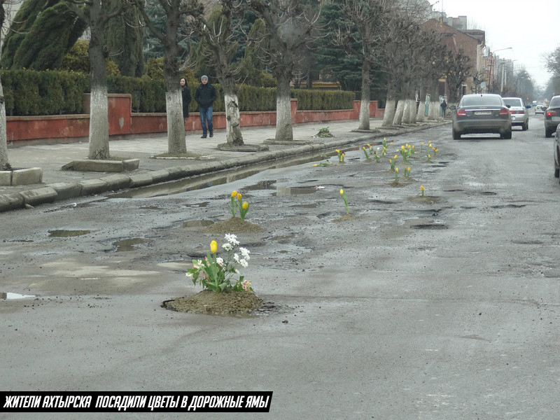 «Хитрости жизни» Лучшие способы засыпать дорожные ямы. Омск впереди всех! - Омск, Казань, Ахтырск, Саратов, Саратов vs Омск, Харьков, Барнаул, Минск, Длиннопост