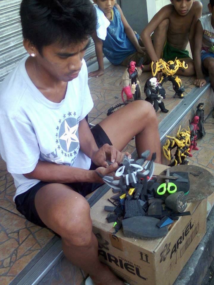 A guy from the Philippines makes and sells different figures from used flip-flops. - Flip flops, Philippines, Interesting, Longpost