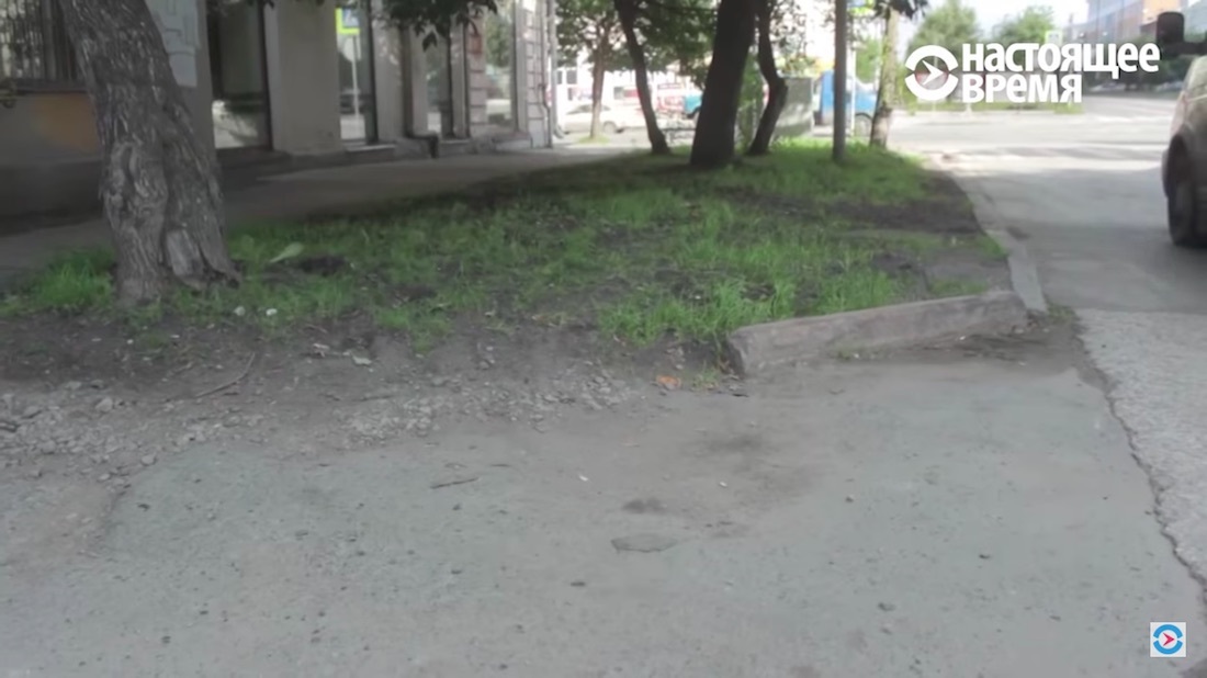 An entrepreneur from Yekaterinburg made a normal lawn for his money - Lawn, Yekaterinburg, Miracle, The culture, beauty, Video, Longpost