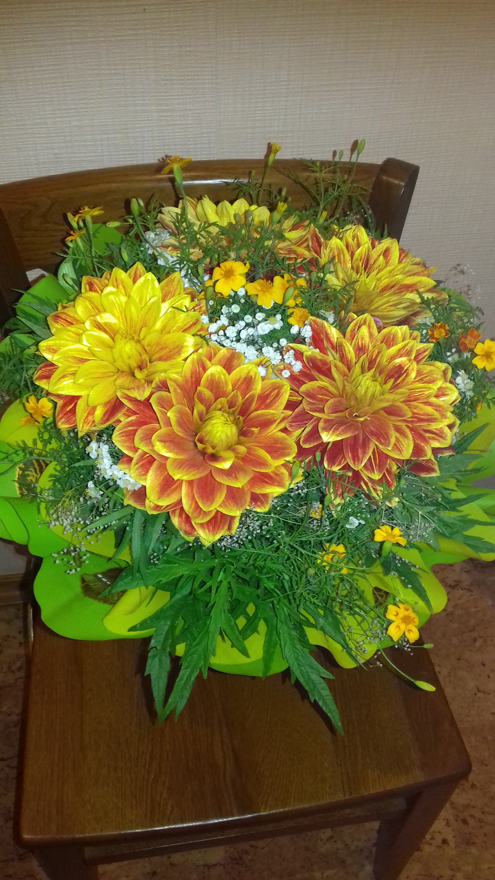 Helped granny buy a nice bouquet for 150 rubles. - My, Grandmother, Flowers