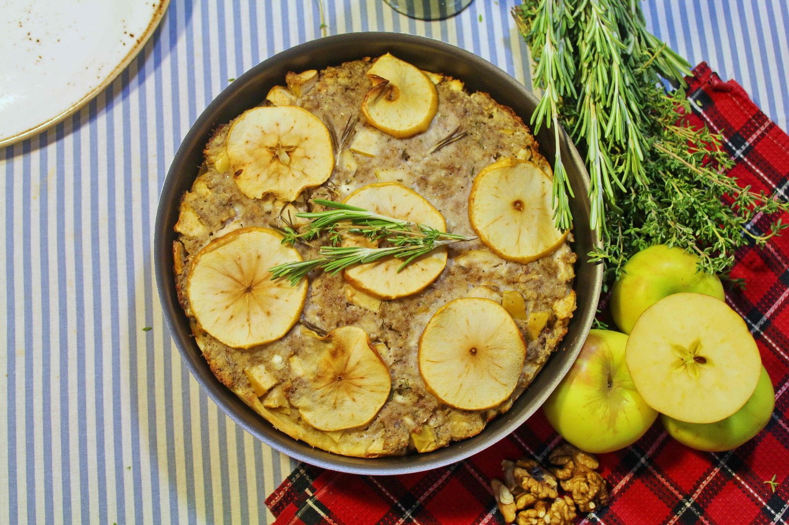 Autumn pie with pork, apples and herbs. - My, Recipe, Video recipe, Cooking, Pie, Bakery products, , , Shortcrust pastry, Video, Longpost