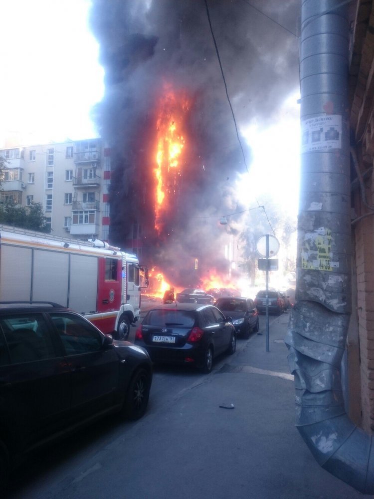 People are ejected from a burning business center in the center of Rostov - Rostov-on-Don, Rostov, Longpost