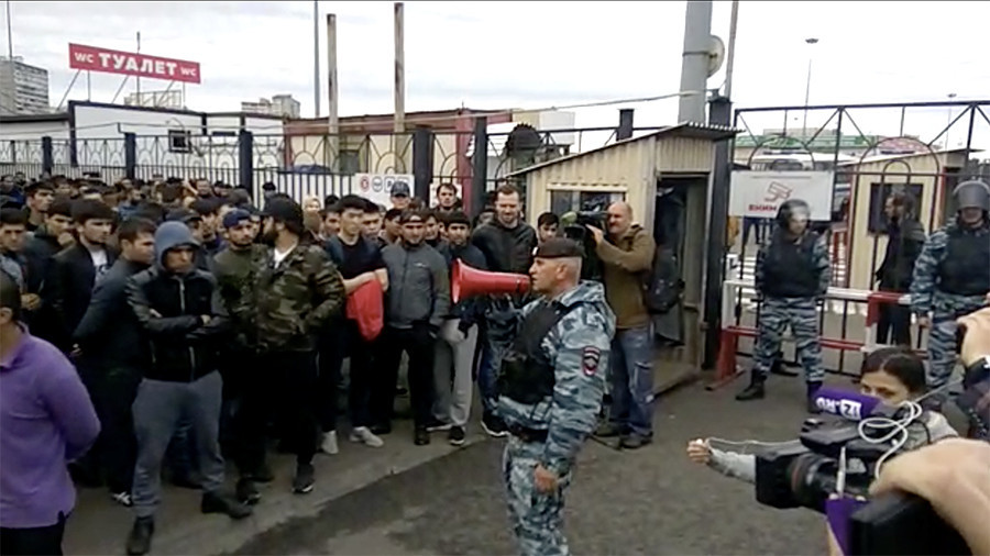 Migrants gather at the site of a mass brawl near the Moskva shopping center - Migrants, Fight, Moscow, Security