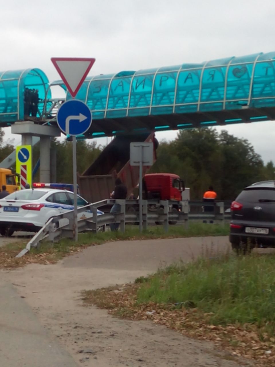 Dump truck demolished footbridge - Kazan, Bridge, Truck, Dump truck, Driver, Longpost