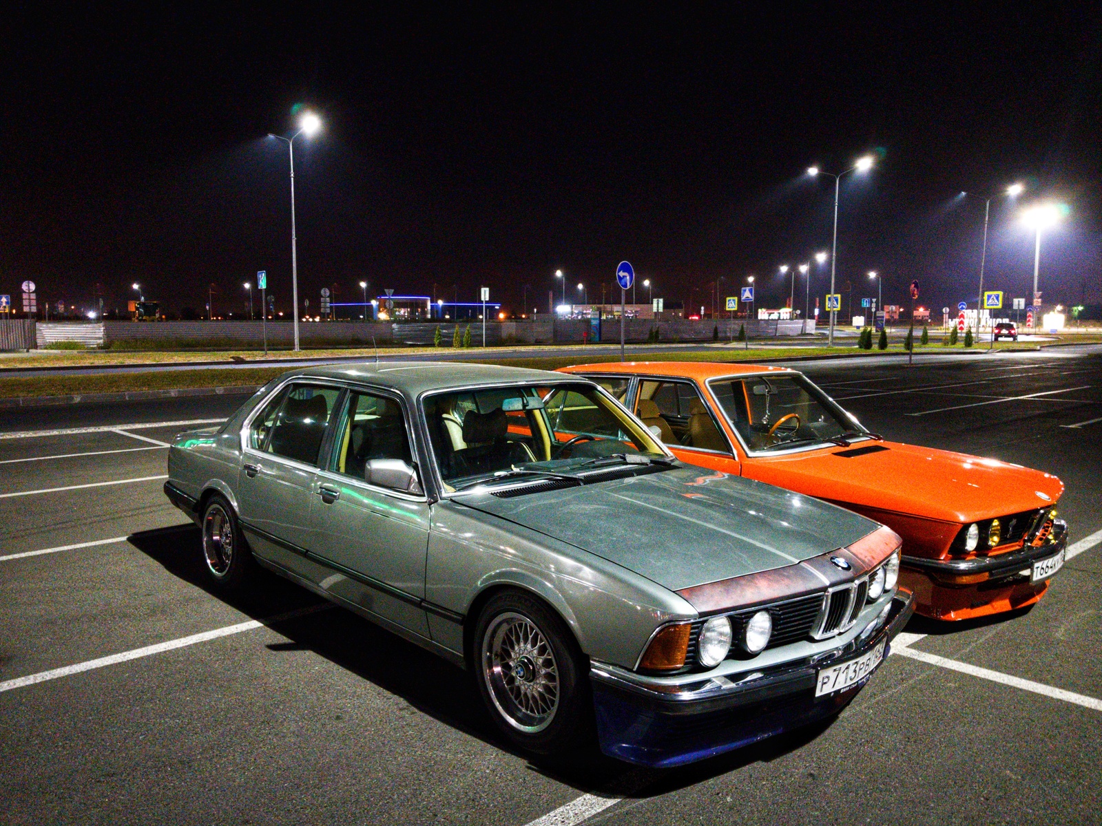 A couple of photos of German old women and an air deuce The photo was taken on Samsung Galaxy s8 plusTolyatti, Aquarelle shopping center - My, Tolyatti, Car, Car for pumping, Bmw, AvtoVAZ, Air suspension, Longpost