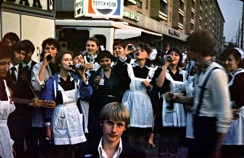 Soviet schoolchildren and Pepsi-Cola. - the USSR, Pupils, Millennials