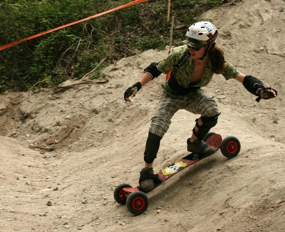 Mountain boarding. Маунтинборд 4wd. Горный скейт. Горный скейтборд. Скейт с большими колесами.