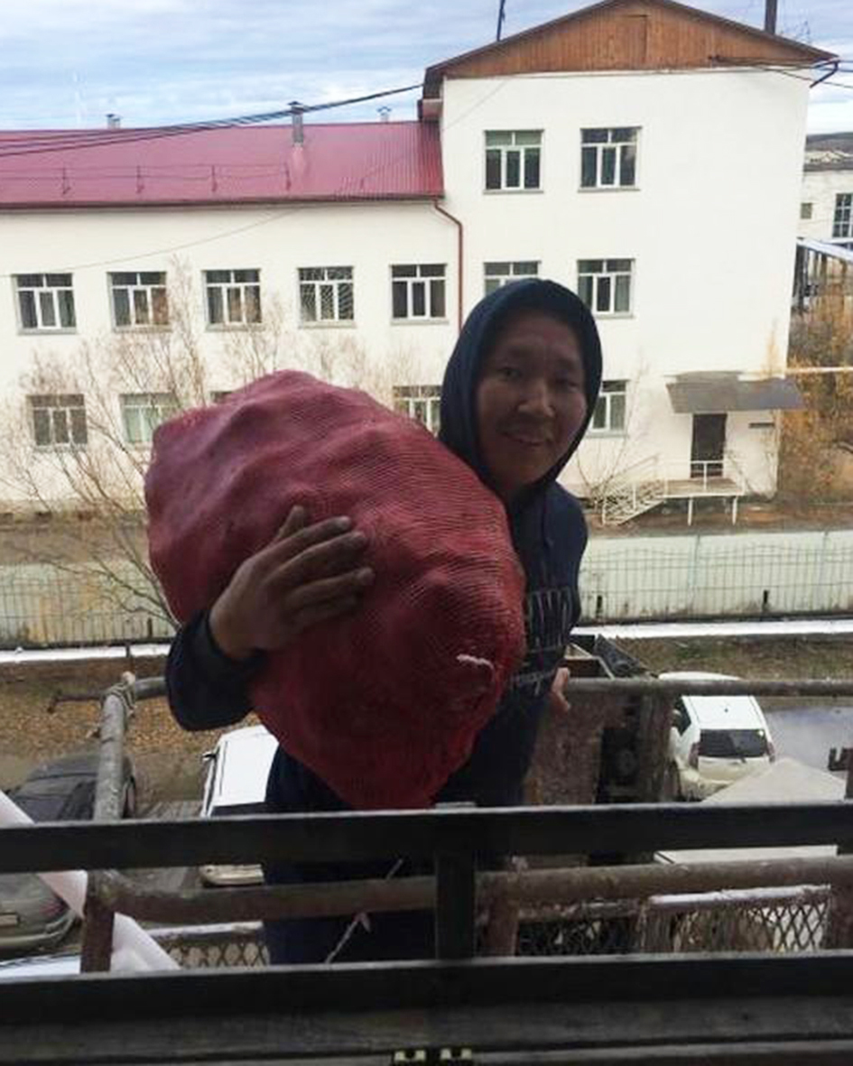 Potato delivery (Yakutsk) - Potato, Delivery, Balcony, Yakutsk, Not mine, Laziness, Longpost, 