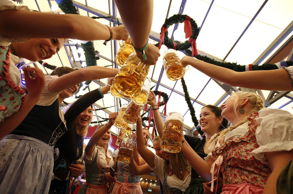 You are at work, and now there is Oktoberfest in Munich) - Oktoberfest, Beer, Girls, Holidays, Munich, Longpost