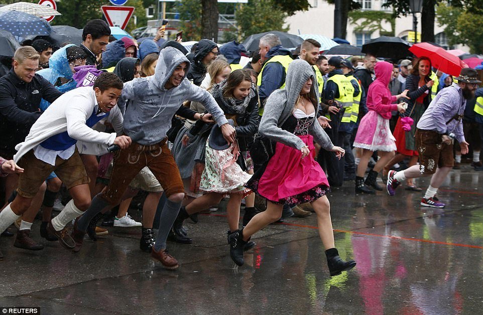 You are at work, and now there is Oktoberfest in Munich) - Oktoberfest, Beer, Girls, Holidays, Munich, Longpost