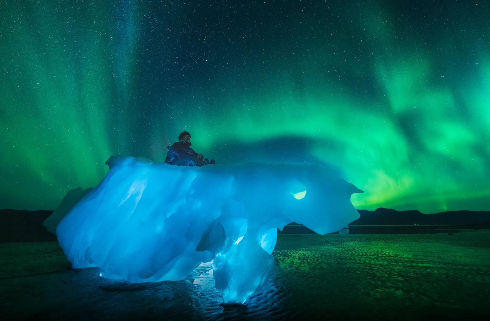 Riding the ice bearg - The photo, Greenland, Ice, Polar Lights, Landscape, Sky, The Bears, Convenience