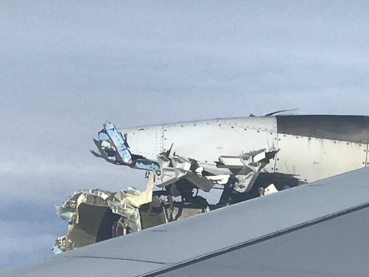 Exploded the engine of the largest passenger aircraft (A380) - Airplane, Incident, Video, Longpost