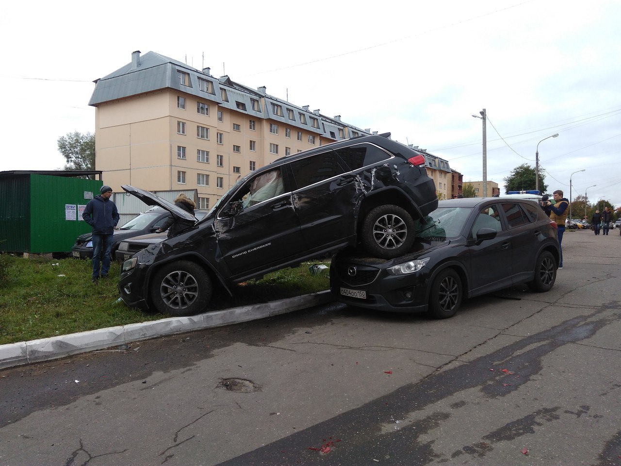 Jeep driver rammed four cars in Mozhaisk - My, Crash, Drunk Driver, Road accident, Longpost