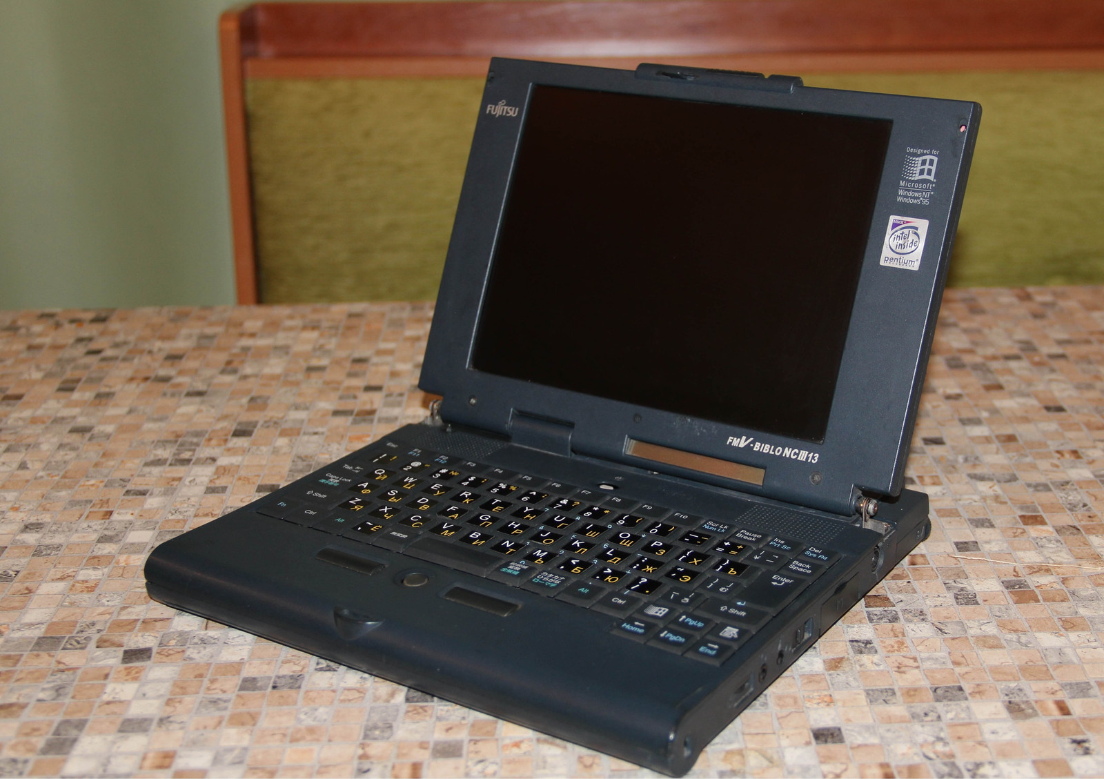 1998 Japanese laptop (Fujitsu fmV-BIBLO NCIII13) - pikabu.monster