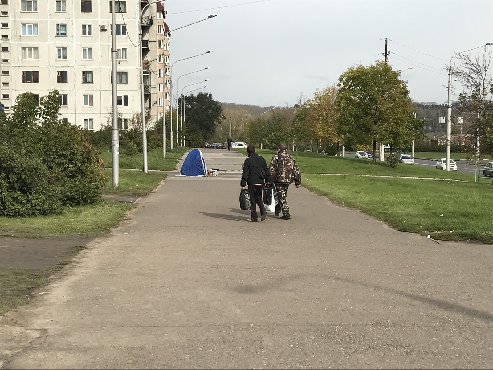 А в Новокузнецке зимний сезон рыбалки - Моё, Рыбалка, Ремонт, Палатка