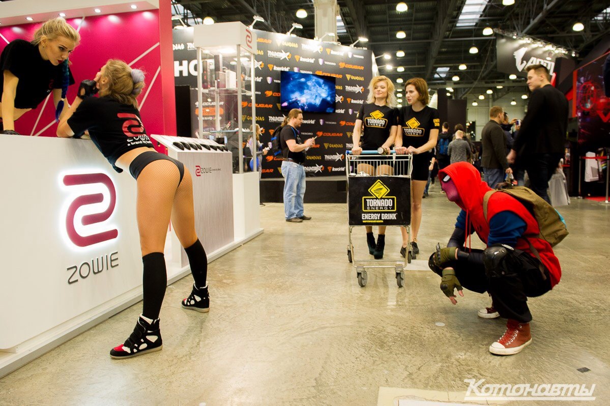 The whole essence of the game world in 1 photo - Igromir, Igromir 2017, Marvel, Girls, Pupils, Tornado