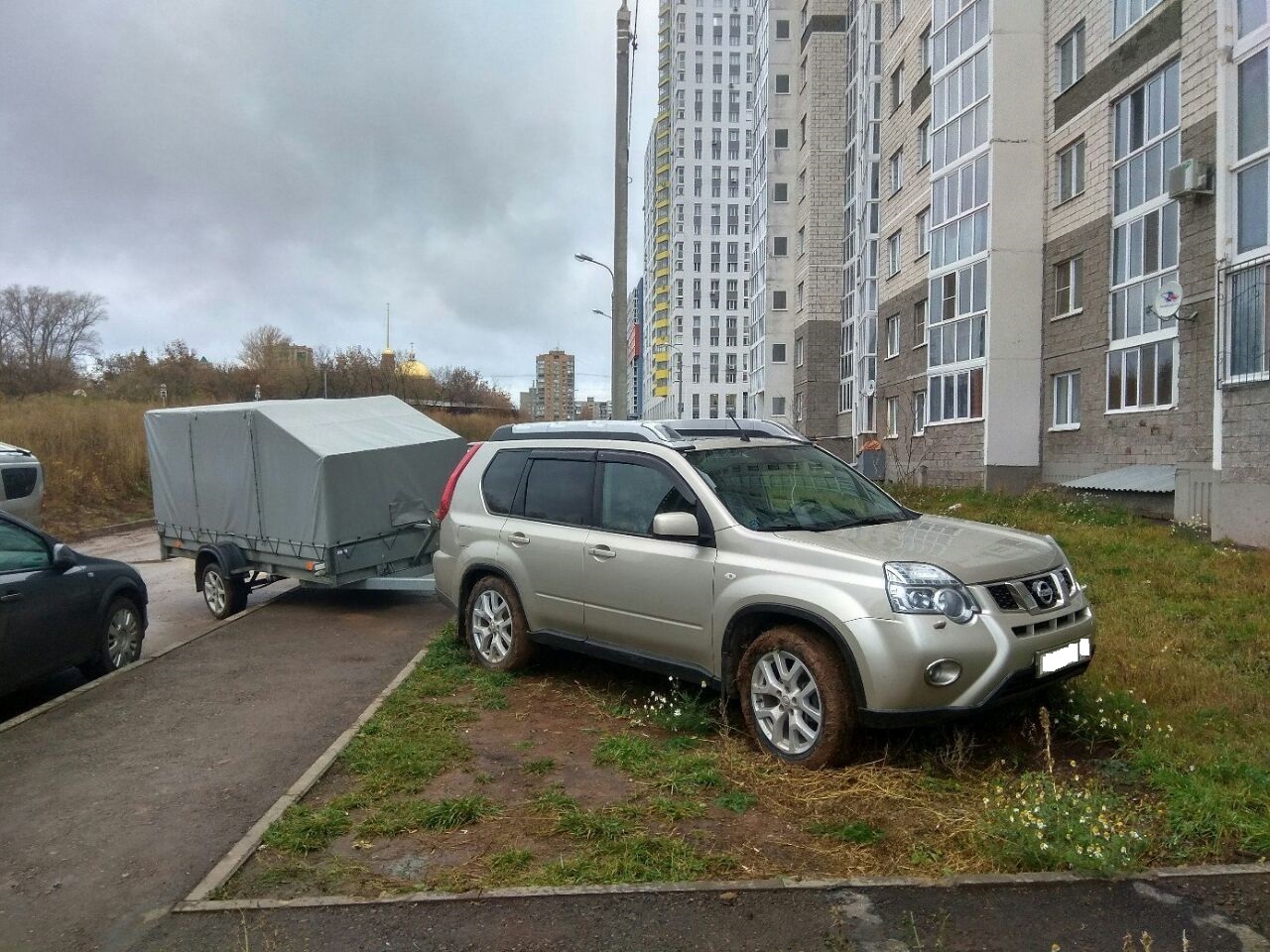 Высокоинтеллектуальный метод парковки авто с прицепом - Неправильная парковка, Двор, Машина, Парковка на тротуаре, Идиотизм, Прицеп, Уфа