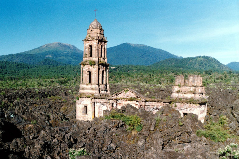 Мексика, Сан–Хуан–Парангарикутиро: Церковь, застывшая в лаве