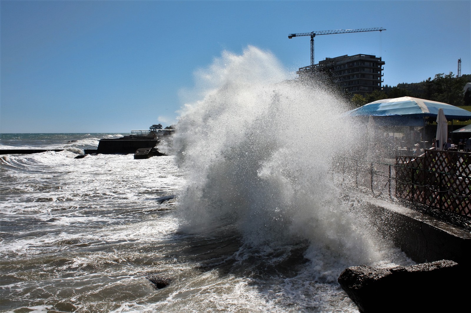 Extreme swimming or find a person in the photo - My, The photo, Huge waves, Bathing, Black Sea, Wave, Bathing