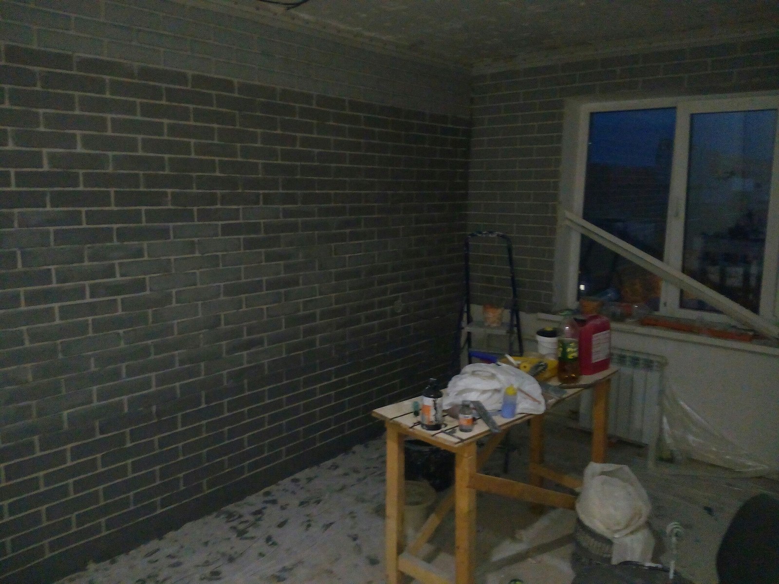 Repair in the room. Imitation brickwork. Part 1 - My, Repair, With your own hands, Bricks, Linkin park, Dog, Room, Longpost