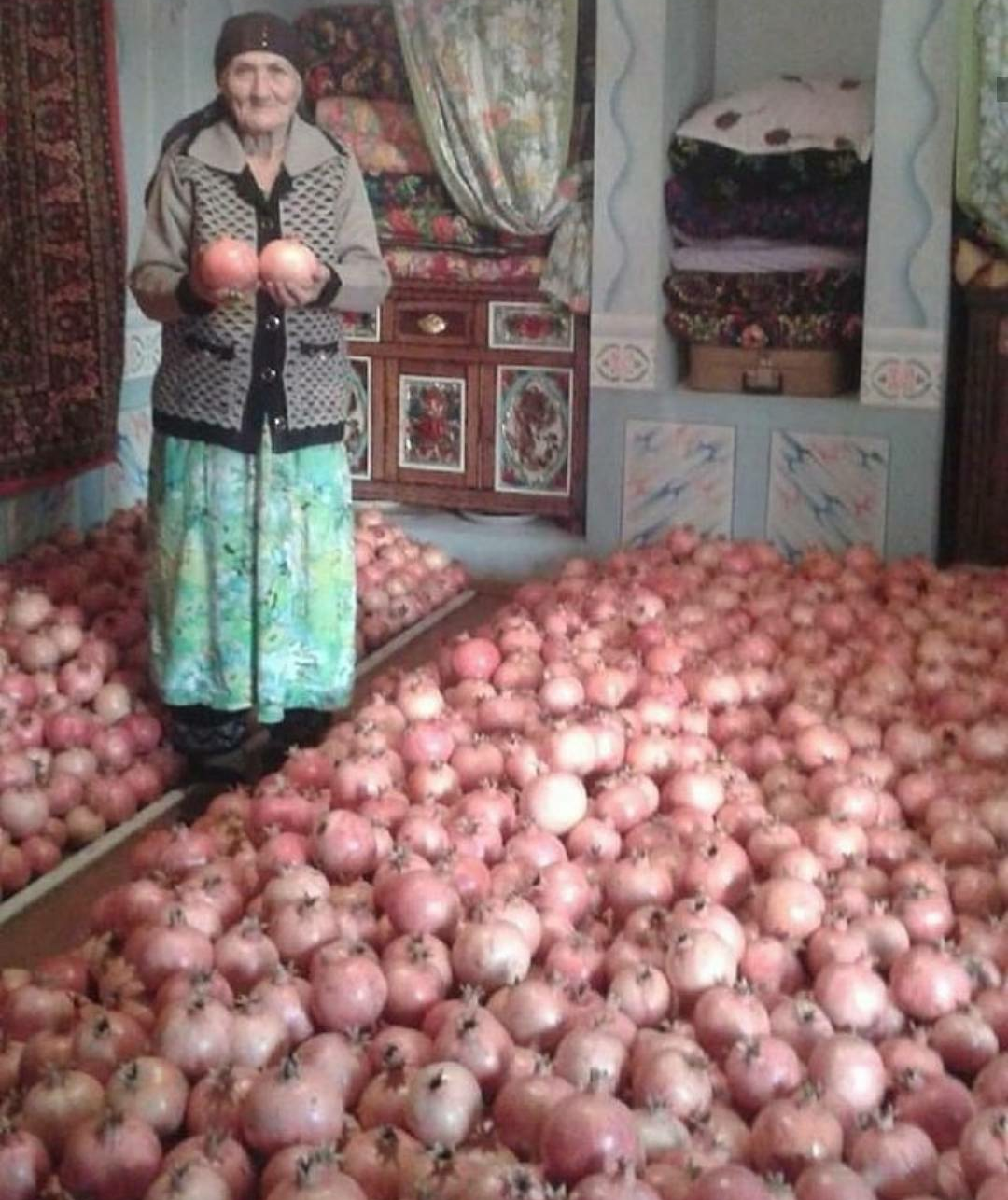 pomegranate grandmother) - Grandmother, Grenades