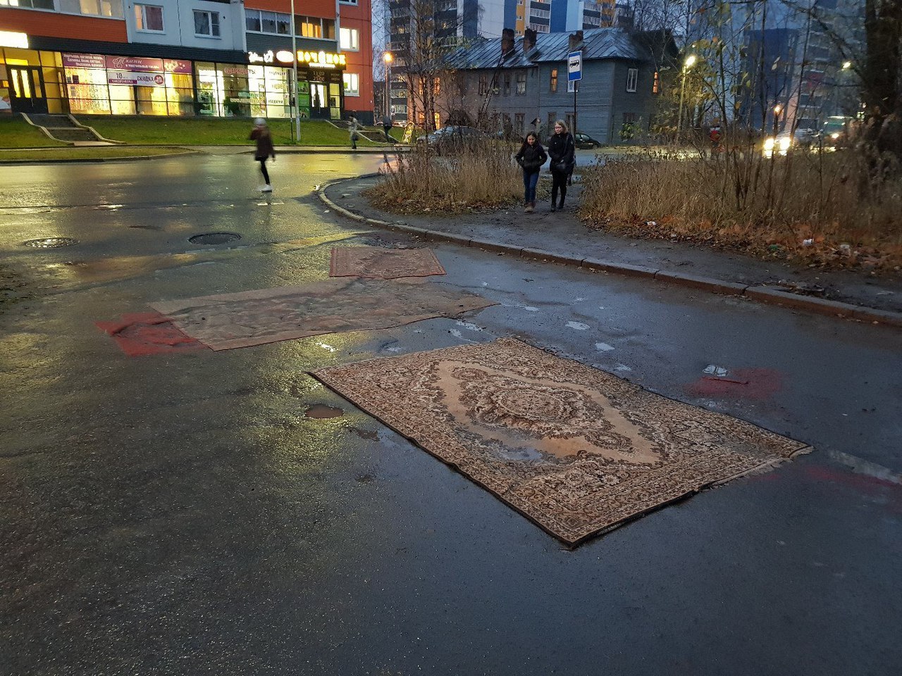 New technologies for filling holes in the roads - Petrozavodsk, Carpet, Road, Pit, news, The photo, Humor