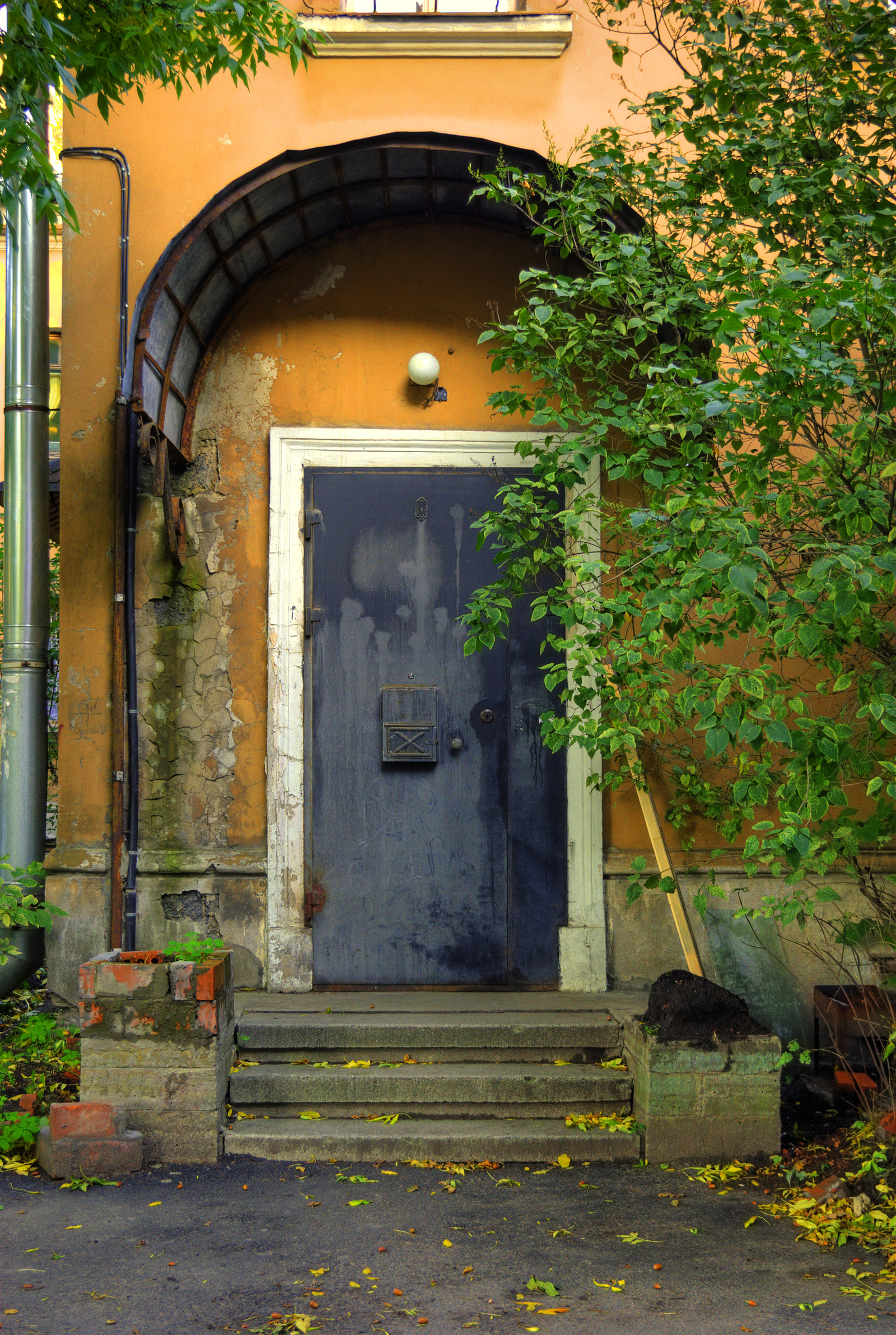 A little more Petersburg comfort. - My, The photo, Autumn, Saint Petersburg, Black River, Village, Courtyard, Porch, Longpost