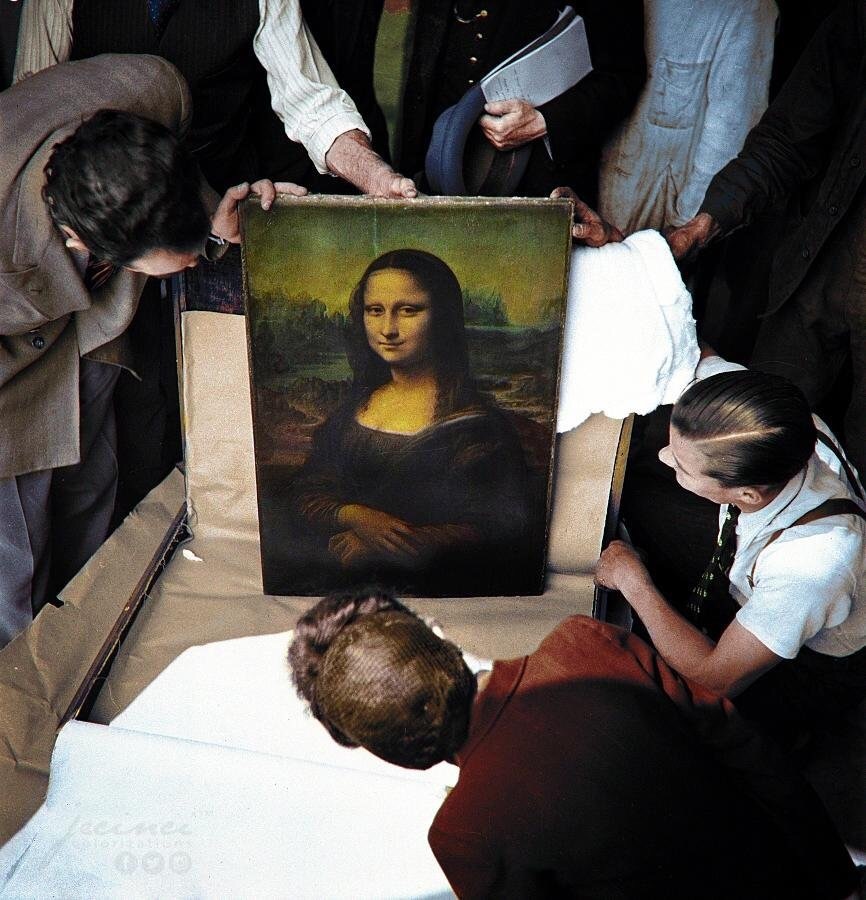 Unboxing the Mona Lisa after the end of World War II - Painting, Mona lisa, Colorization, The Second World War