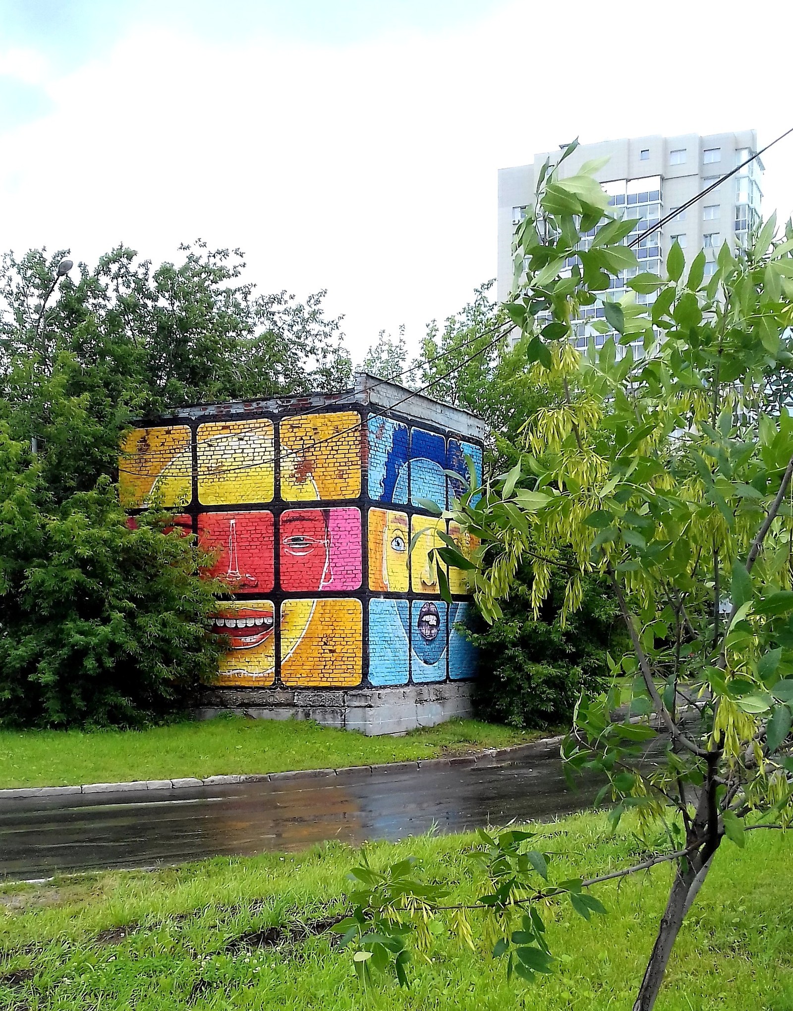 Graffiti (as well as street art) should decorate the walls, not disfigure them. - My, Graffiti, Street art, Street painting, Rubik's Cube, Yekaterinburg, Tuesday, Longpost