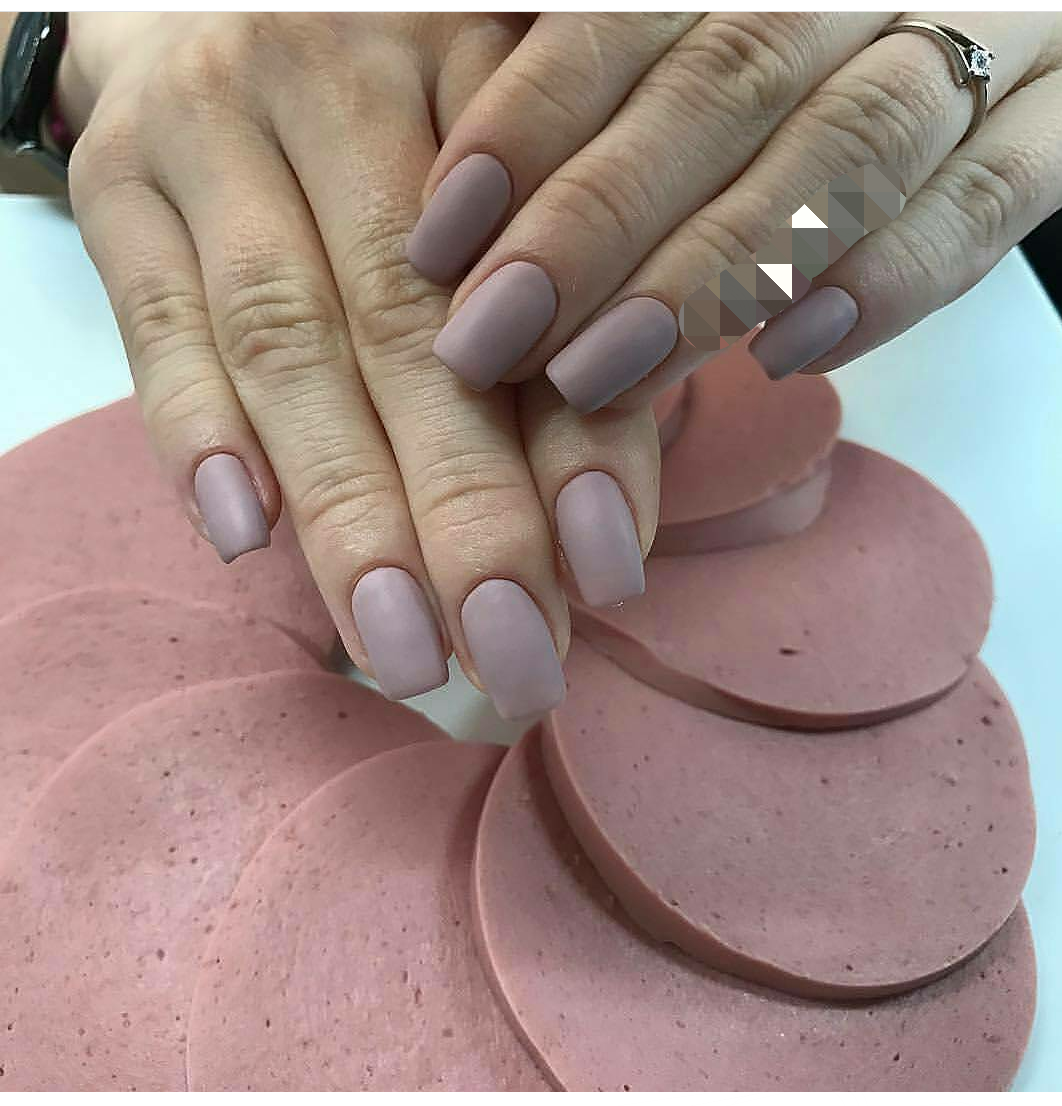 - What kind of manicure do you want? - I don't know, but I love sandwiches. - Not a word more! - Manicure, Instagram, Sausage