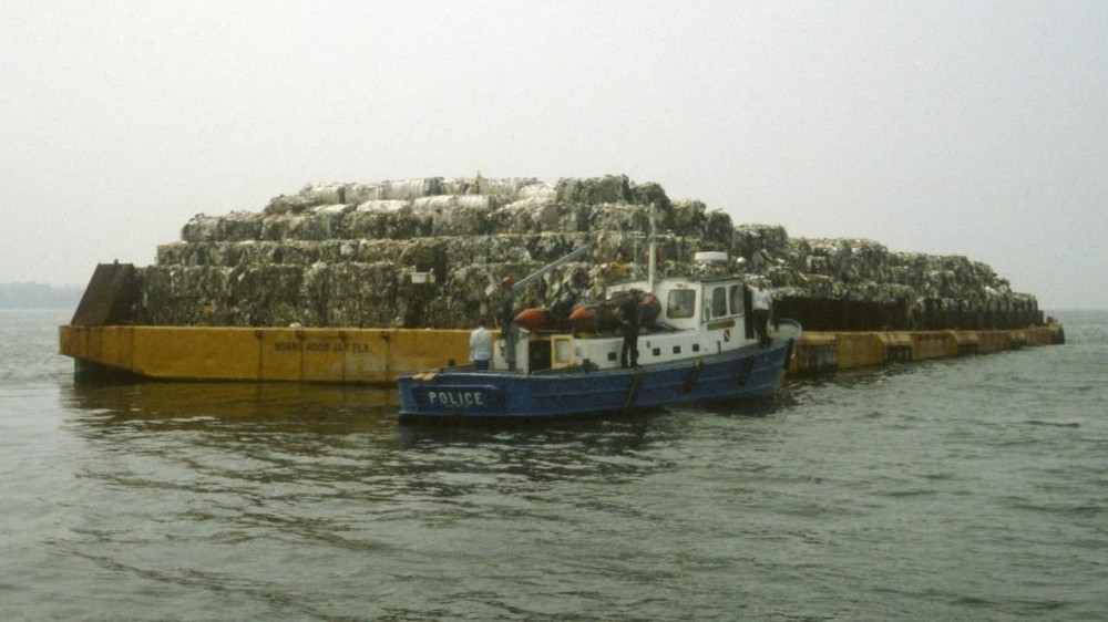 Stinky Dutchman: how garbage from New York traveled 9500 km and returned back - Livejournal, Garbage, USA, America, Garbage truck, Longpost