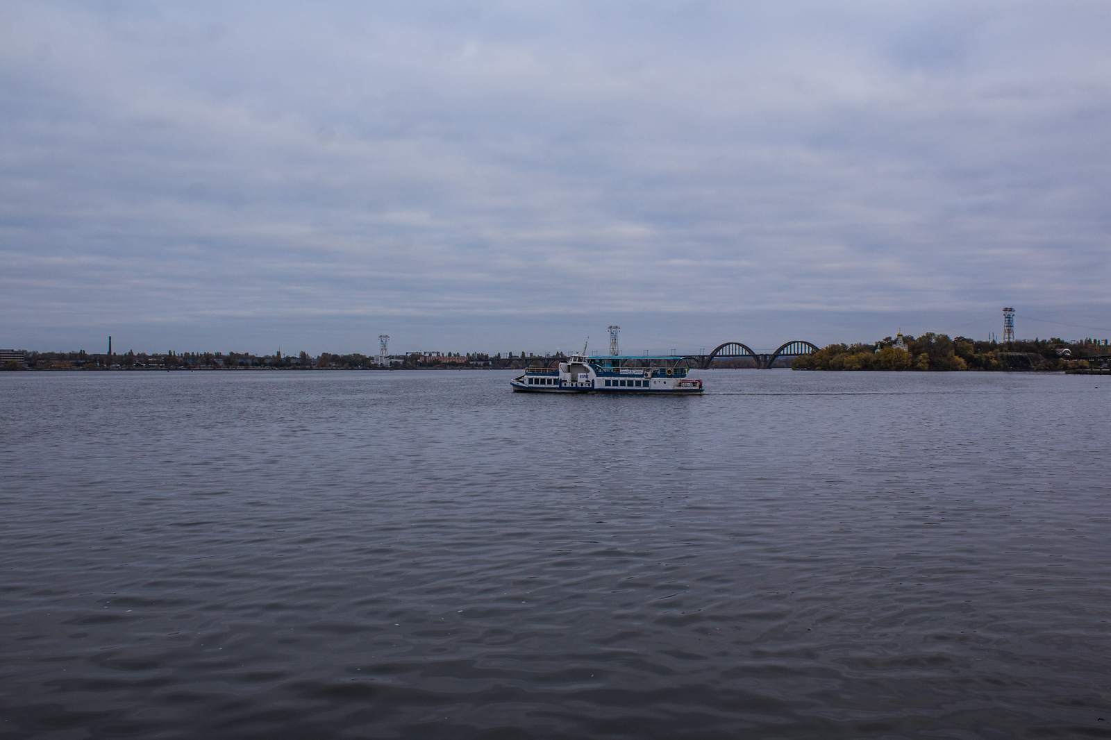 Autumn Dnieper - My, My, Dnieper, Autumn, Bridge, Mainly cloudy, , , Photo on sneaker, Longpost