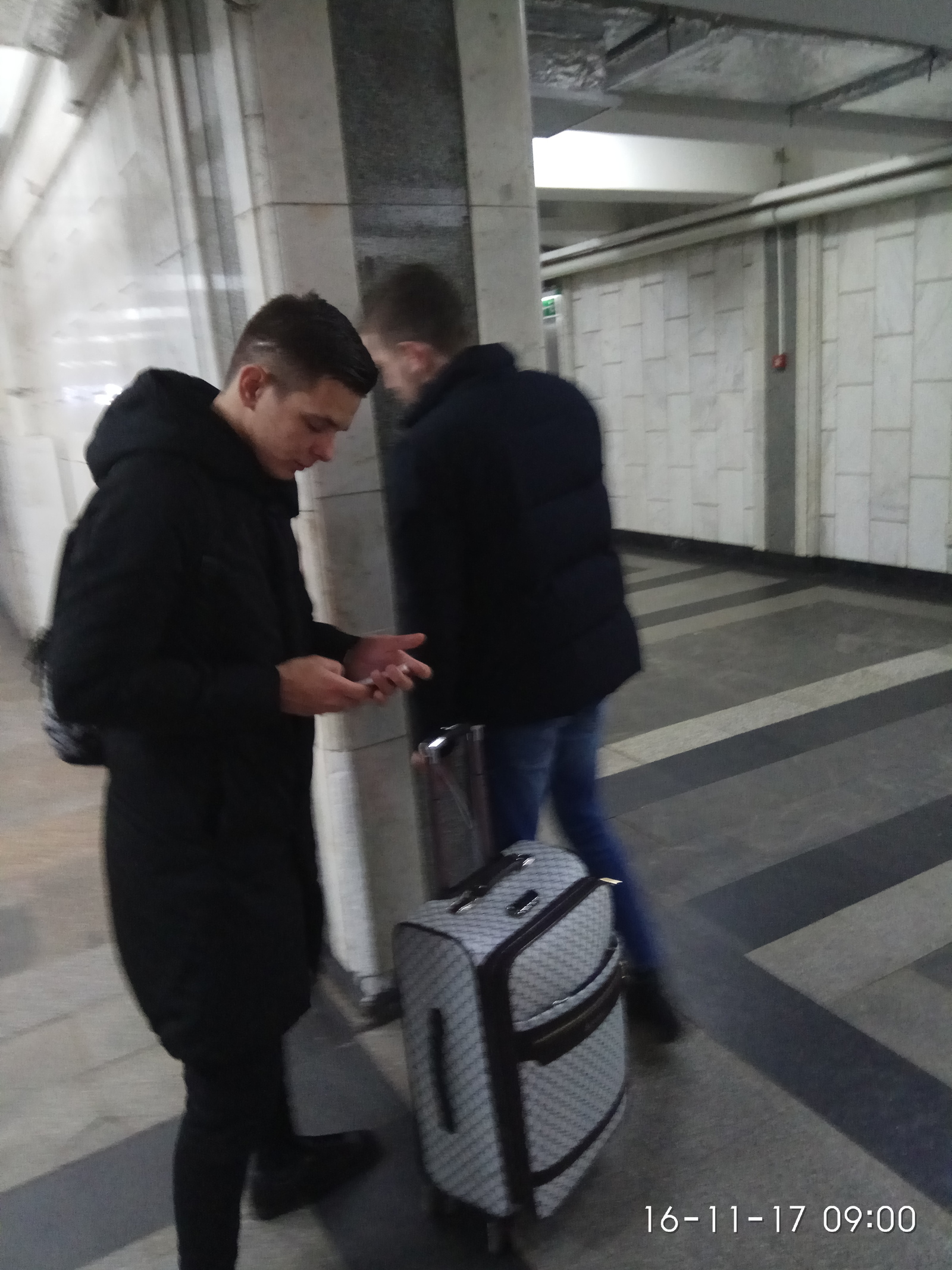 There are more and more beggars with a suitcase ... - Beggars, Kazan Station, Fraud, Easy Money, Suitcase, Railway station, Tickets