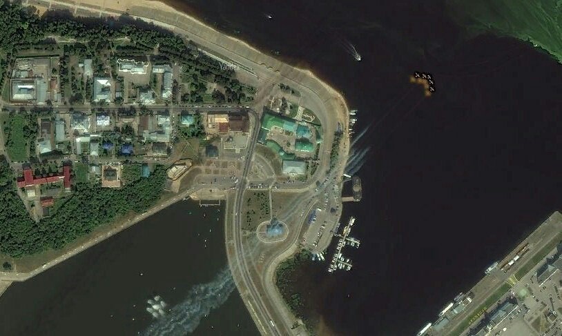 In Yandex maps - if you look at the Cheboksary Bay, you can see flying planes during the holiday - Cheboksary, Yandex maps