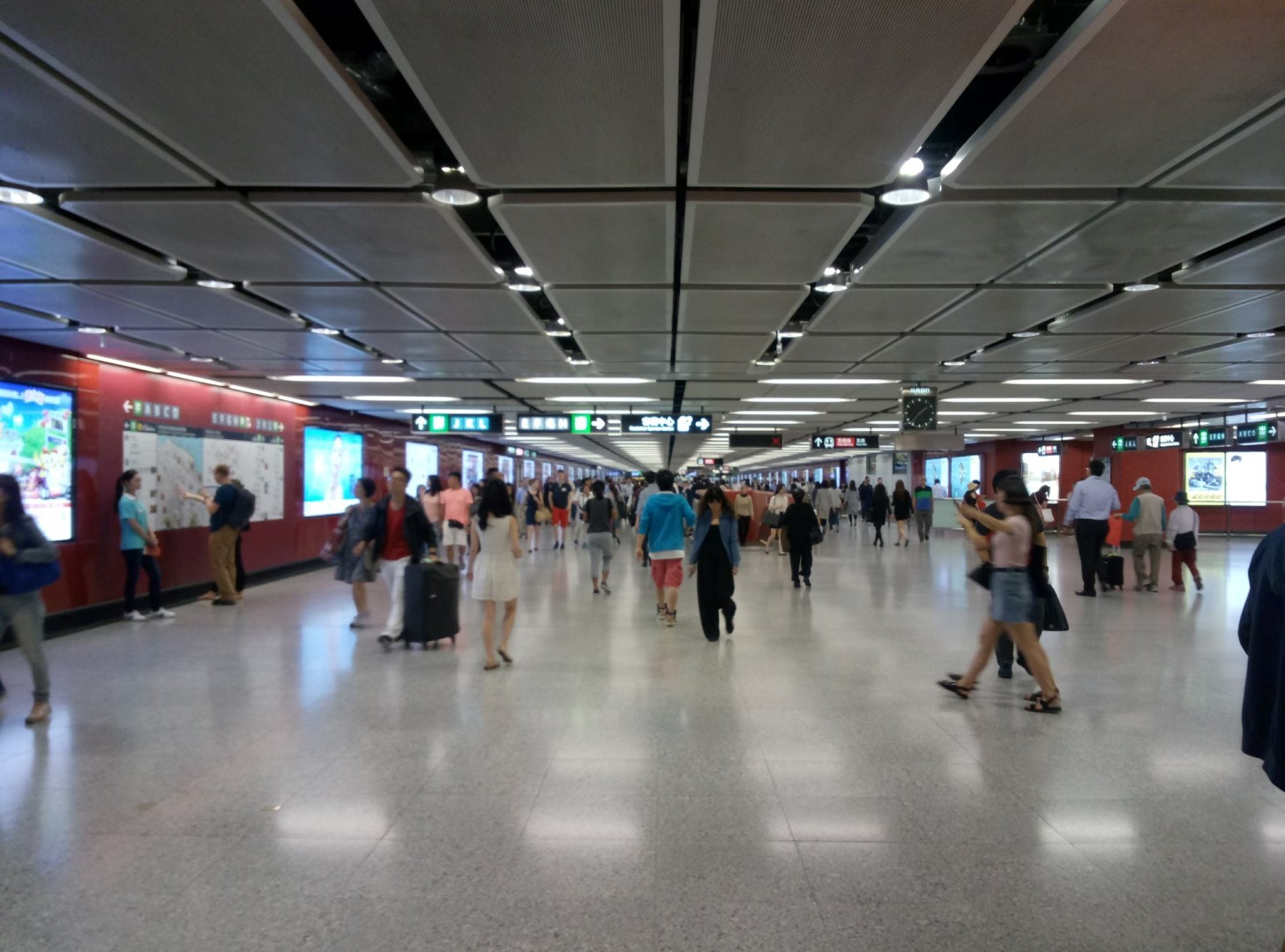 The most beautiful subway in the world? - My, China, Moscow, Metro, Moscow Metro, Hong Kong, Longpost