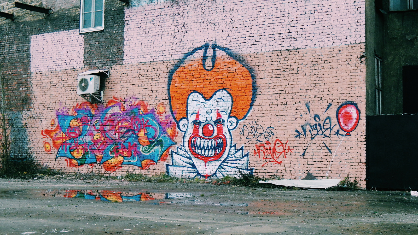 Where are you headed, Ed? - My, Pennywise, Saint Petersburg, Street art, Drawing, Courtyard, My