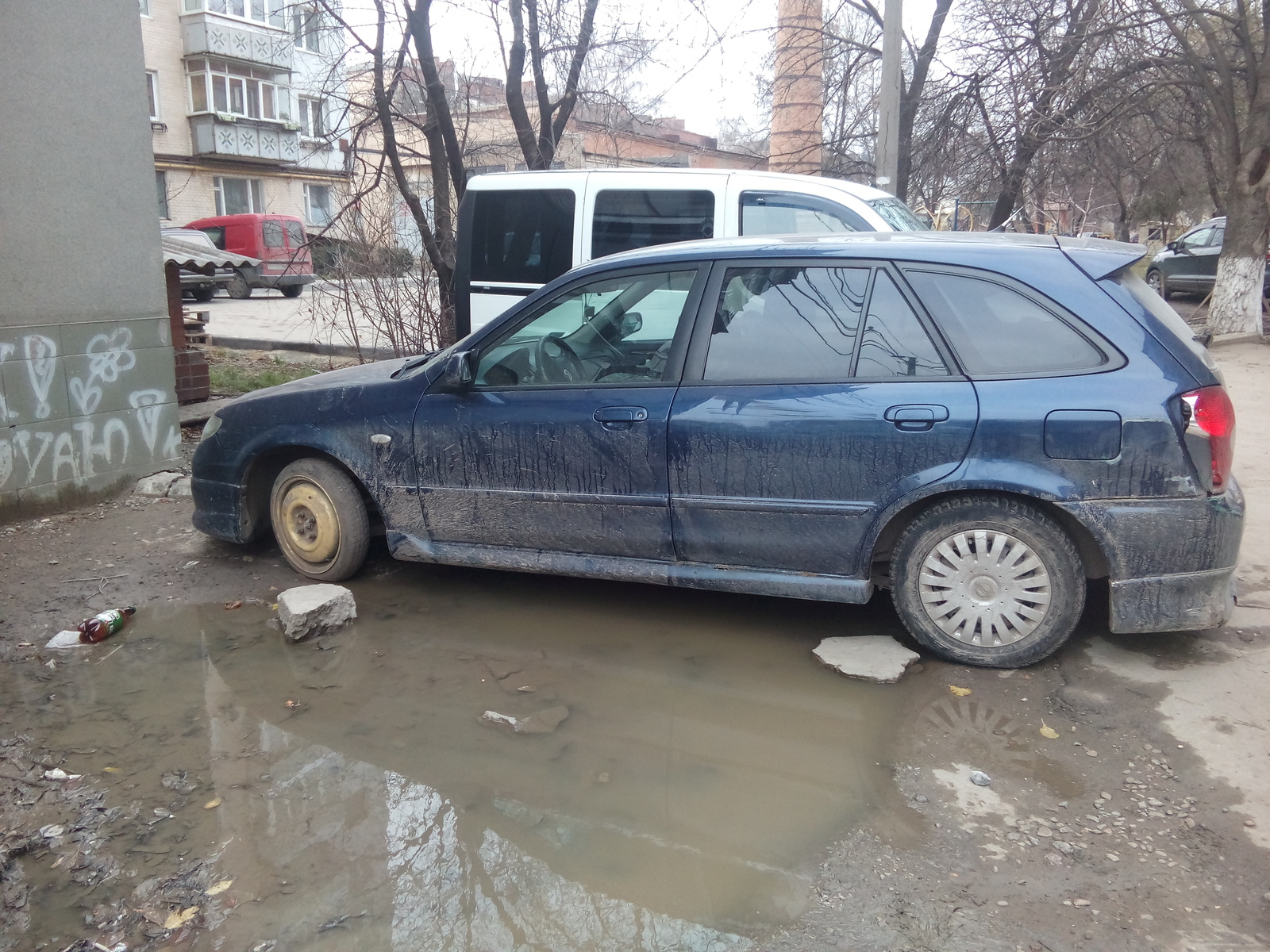 On such a monster we deliver pizza at night - My, Auto, Колесо, Unknown crap