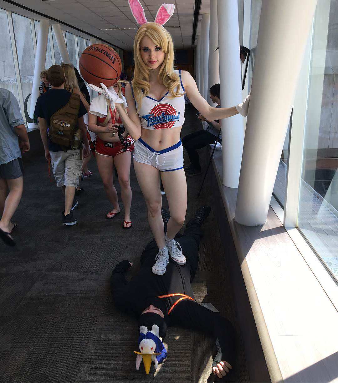 dangerous bunny - Lola bunny, Cosplay, Amouranth, The photo