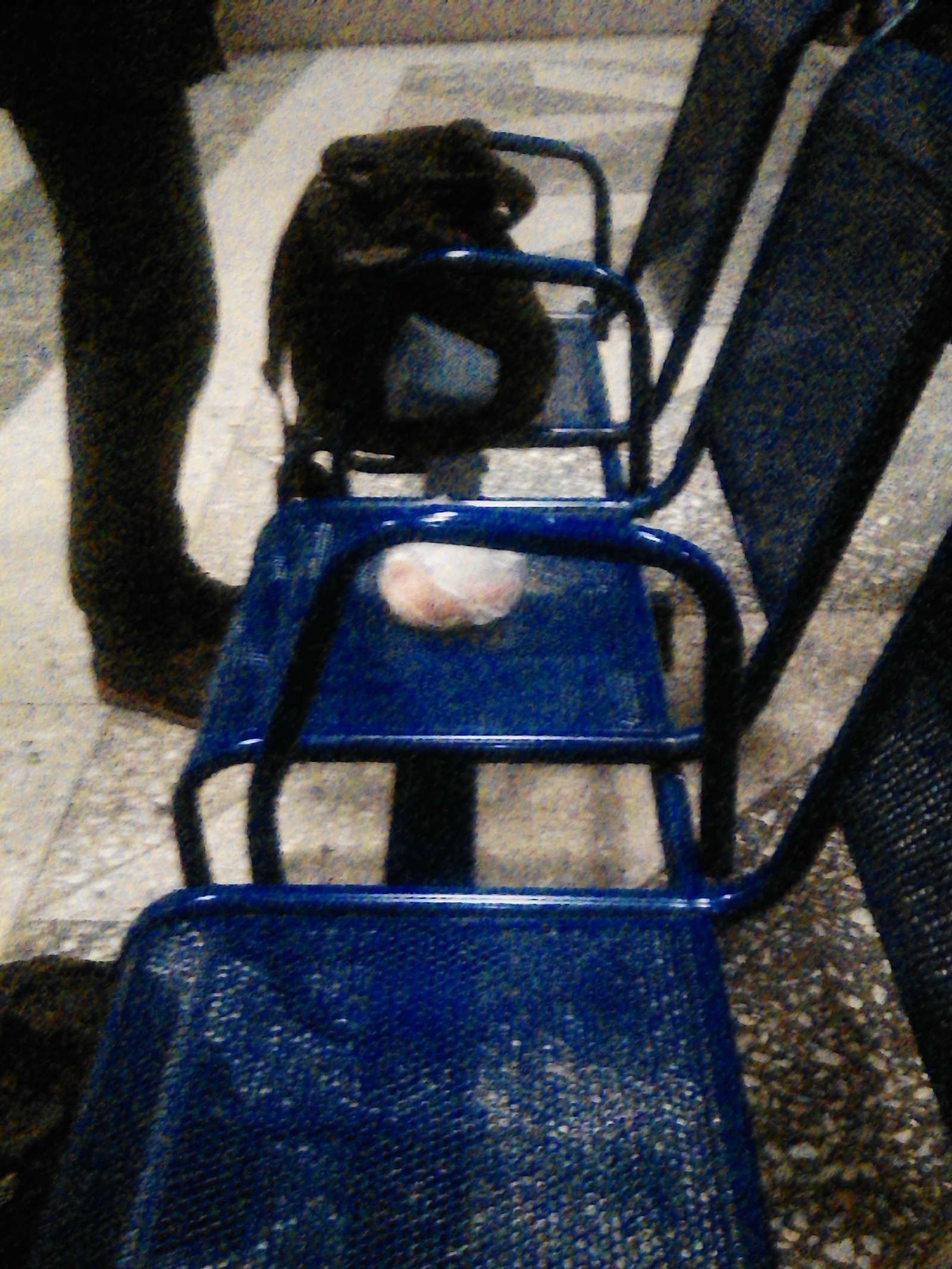 Waiting for the train - My, railway station, Buns, Expectation, Пассажиры, Longpost