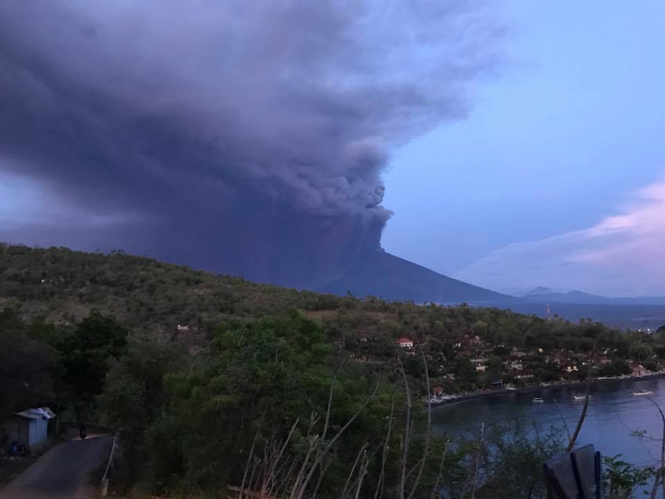 Agunga eruption, Bali. - Eruption, Bali, Agung Volcano, Video, Longpost, Eruption