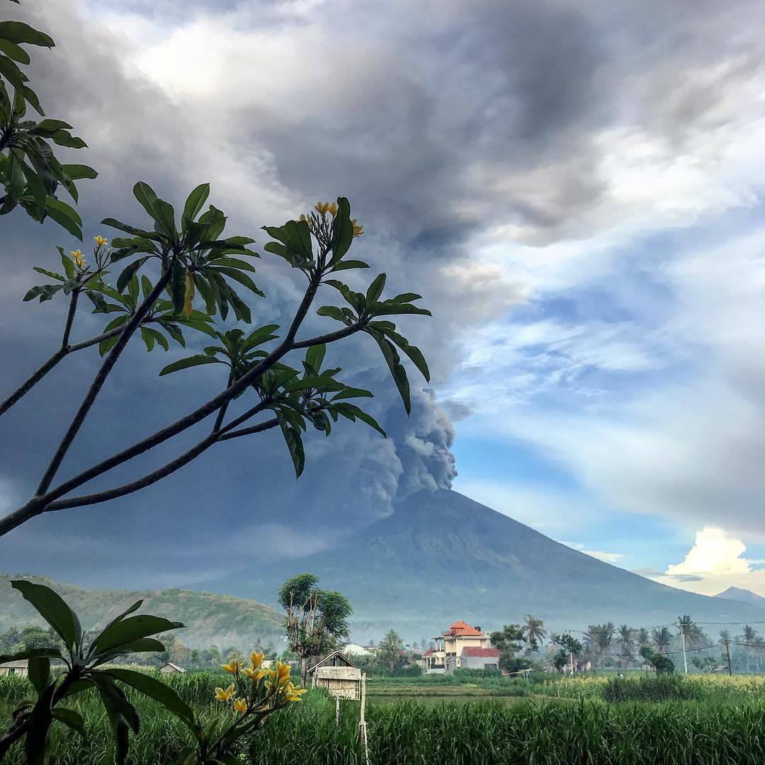 Agunga eruption, Bali. - Eruption, Bali, Agung Volcano, Video, Longpost, Eruption