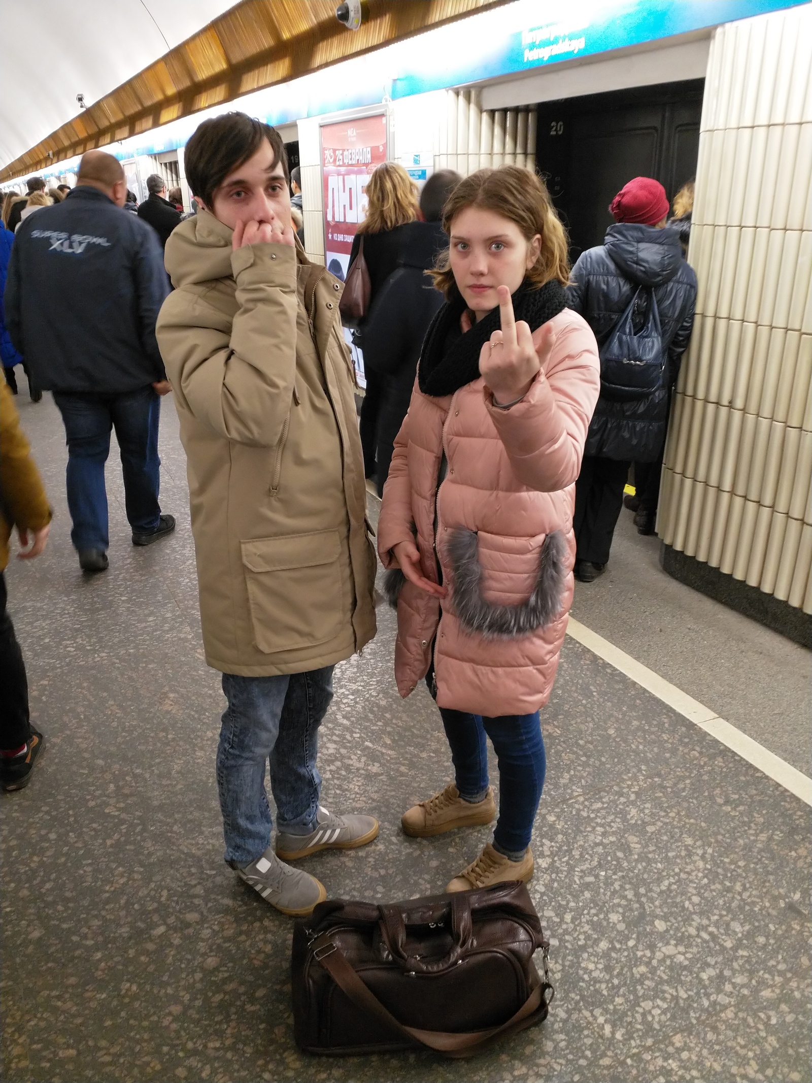 Не будьте равнодушными! Или новые приключения попрошаек в метро | Пикабу