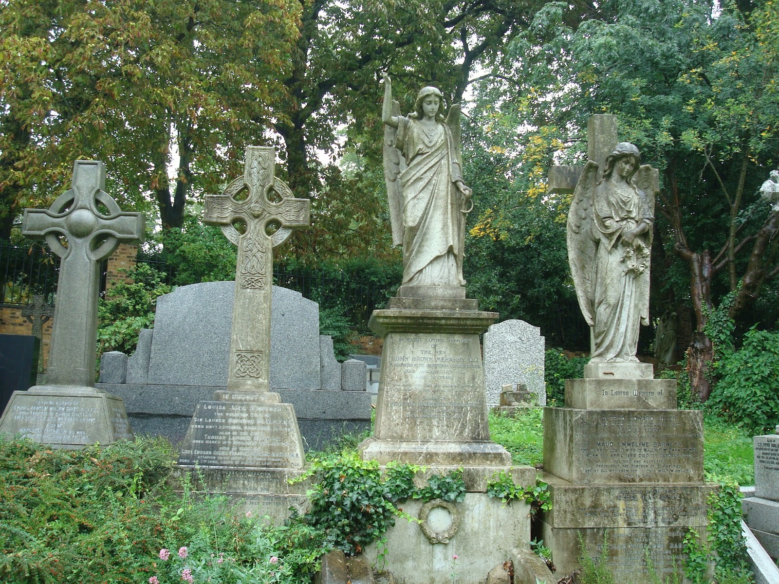 Highgate Cemetery - Хайгейтское кладбище, Лондон, Великобритания, Картинка с текстом, Длиннопост