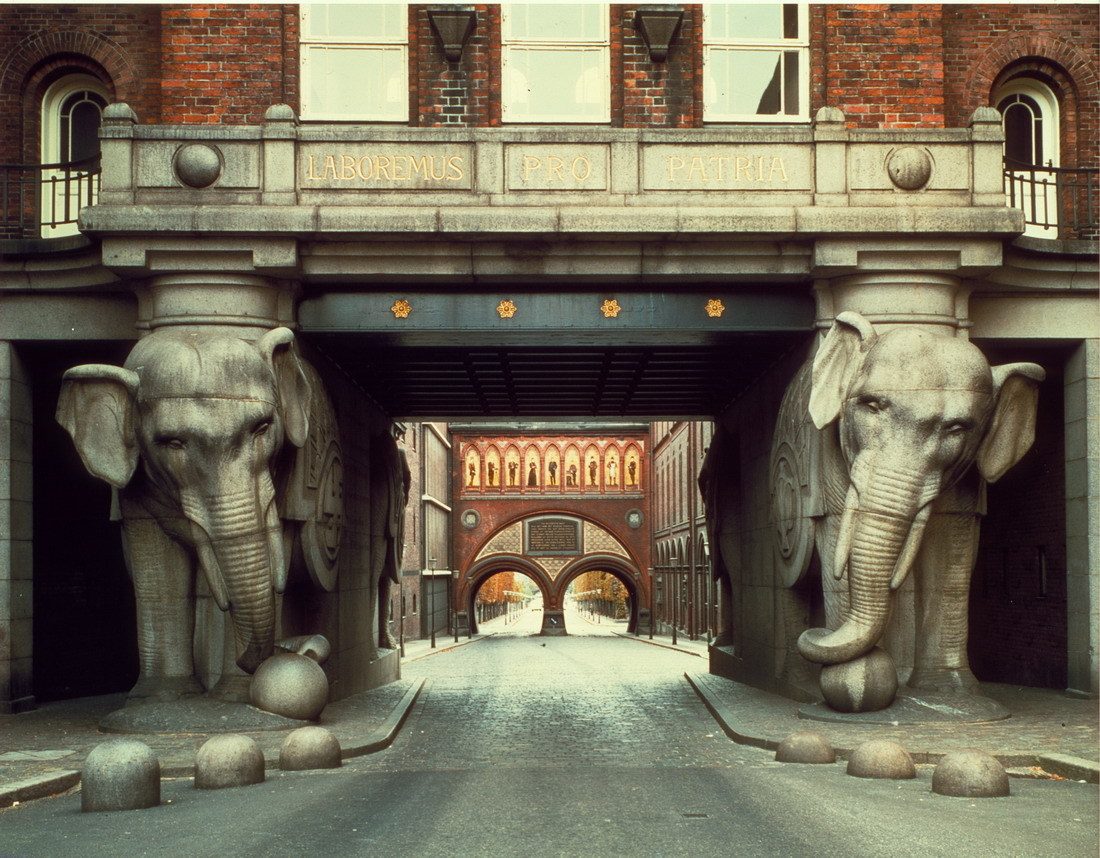 Two elephants - a symbol of the Carlsberg plant - Copenhagen, Arch, From the network