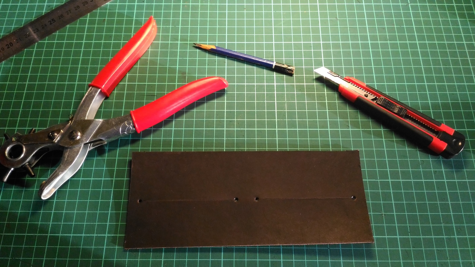 Second job. Simple classic wallet. - My, Leather, Leather, Wallet, Longpost, Process