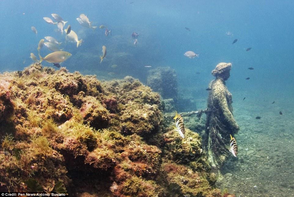 Bailly, a sunken resort city for the aristocrats and nouveau riches of ancient Rome, lies beneath the glistening surface of the Gulf of Naples - My, Ancient Rome, Story, Translation, Rare photos, , Longpost