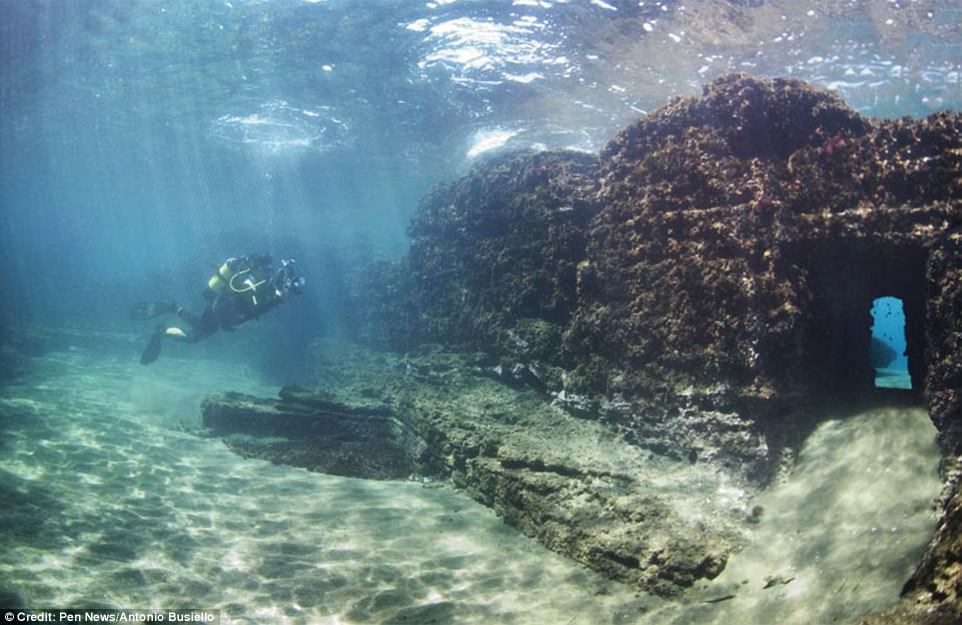 Bailly, a sunken resort city for the aristocrats and nouveau riches of ancient Rome, lies beneath the glistening surface of the Gulf of Naples - My, Ancient Rome, Story, Translation, Rare photos, , Longpost