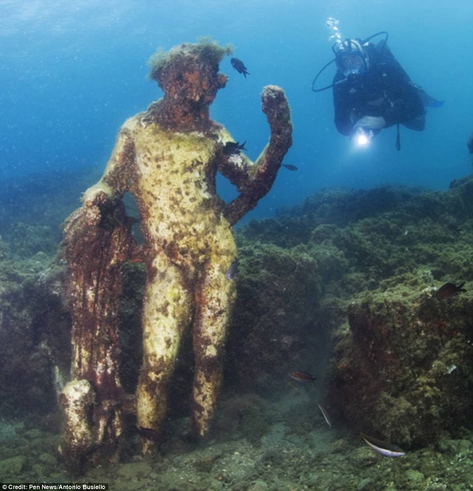 Bailly, a sunken resort city for the aristocrats and nouveau riches of ancient Rome, lies beneath the glistening surface of the Gulf of Naples - My, Ancient Rome, Story, Translation, Rare photos, , Longpost